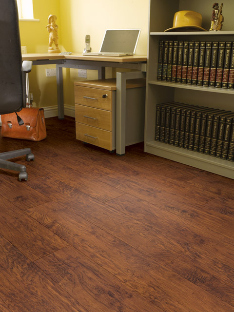 P129. Lamin8 Oak Rustic Plank