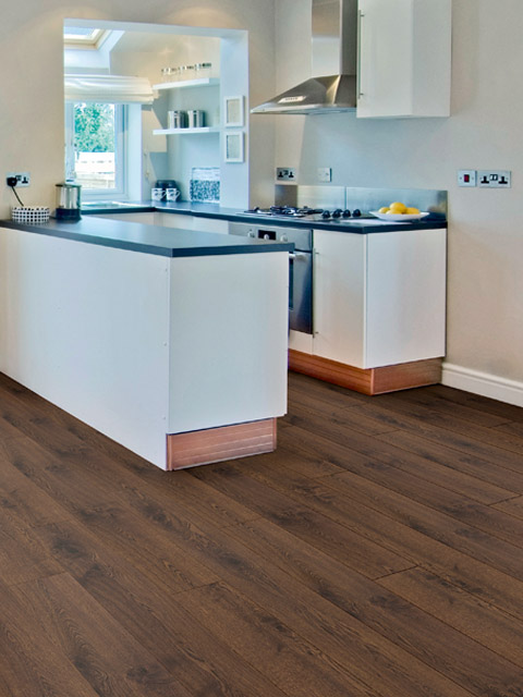 P134. Lamin8 Dark Oak Plank