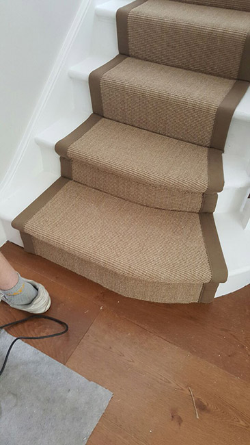BROWN-STAIR-RUNNER-WITH-BROWN-BORDER-07