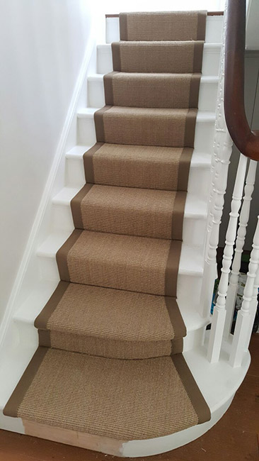 BROWN-STAIR-RUNNER-WITH-BROWN-BORDER-08