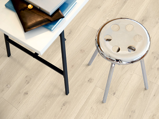 Pergo Vinyl - Classic Plank - VXX07-40017 - News - Vinyl Flooring