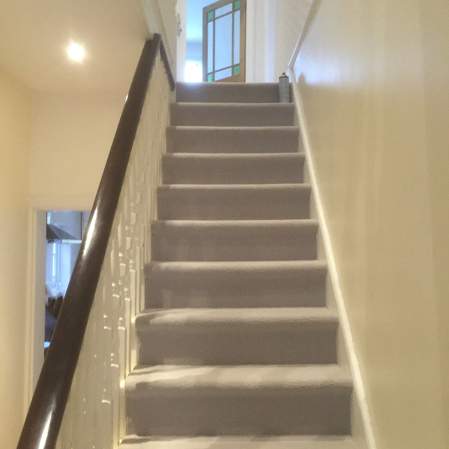 portfolio-carpets-white-close-covered-carpet-stairs-01