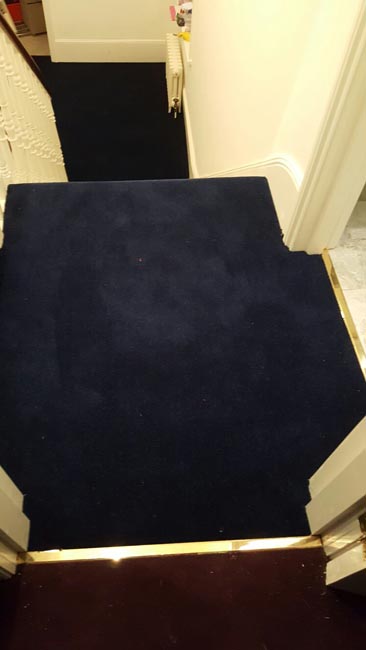 portfolio-carpets-dark-blue-carpet-stairs-and-landings-05