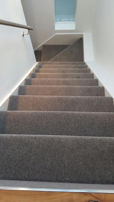 portfolio-carpets-grey-carpet-installed-to-a-clients-premises-05