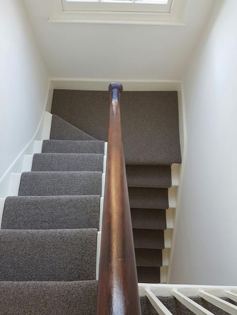 portfolio-carpets-grey-stair-runner-with-whipping-01