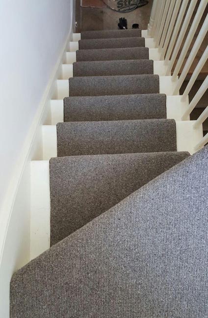 portfolio-carpets-grey-stair-runner-with-whipping-09