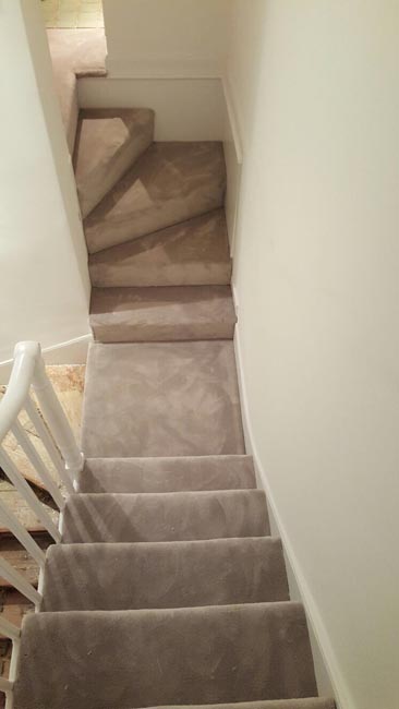 portfolio-silk-simulant-carpet-on-stairs-01