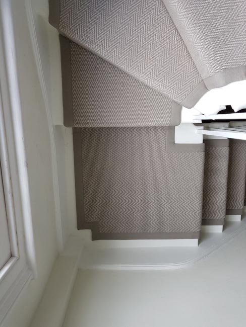 portfolio carpet runner with a greyish brownish border 04