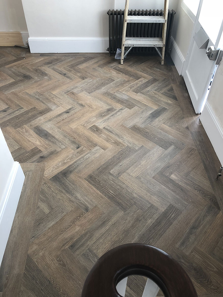 portfolio smooth floors amtico-noble-oak-parquet-installation-earlsfield (11)
