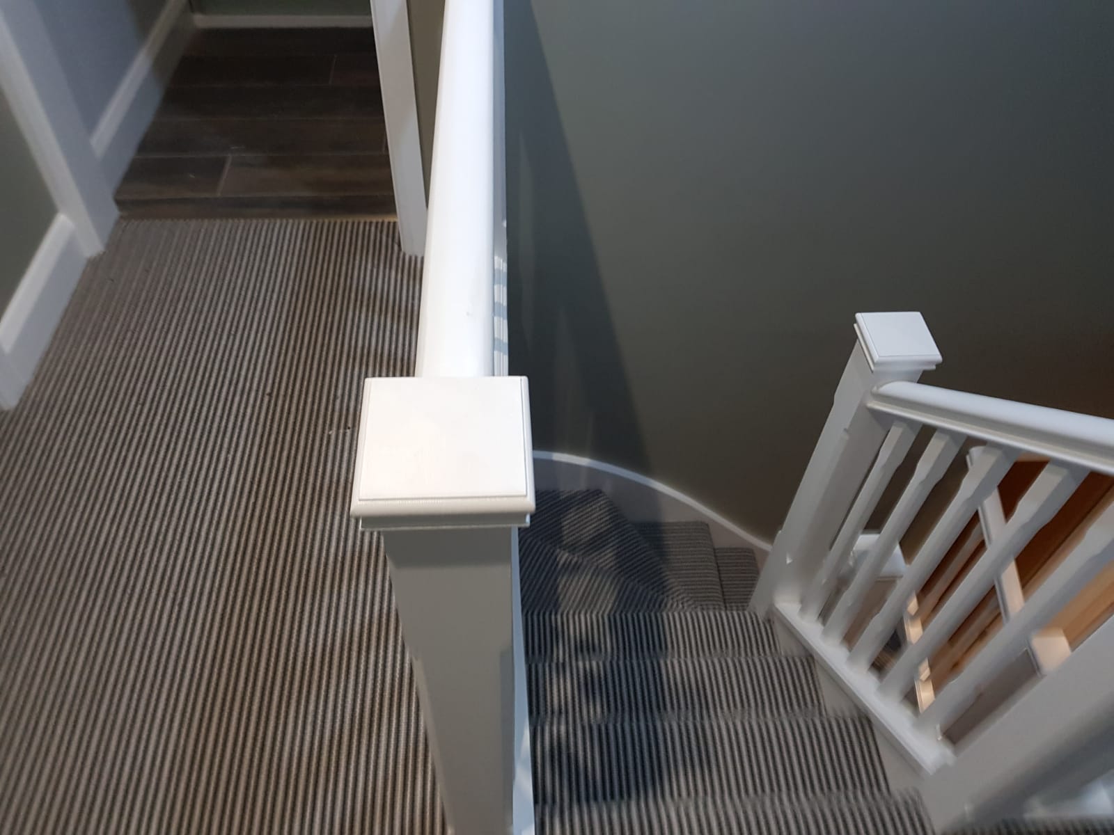 portfolio carpets striped-stair-carpet-installation-southwark (2)