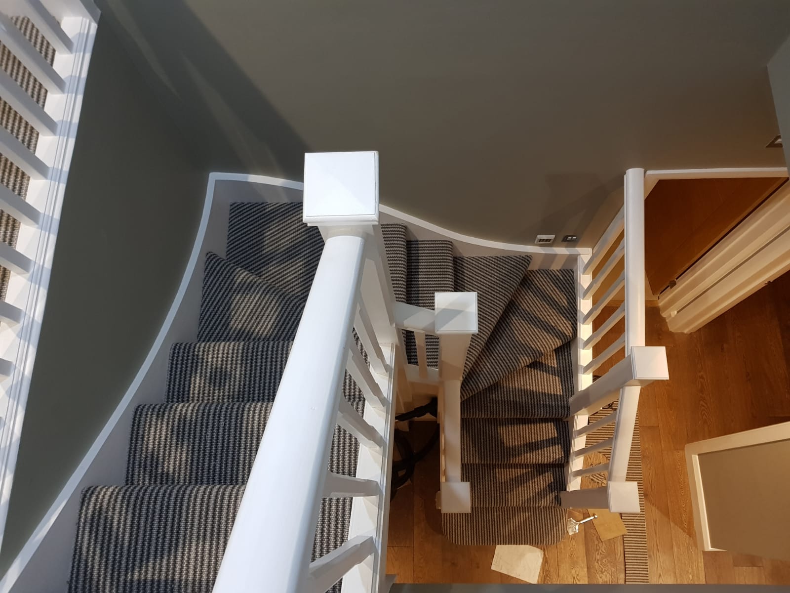portfolio carpets striped-stair-carpet-installation-southwark (3)