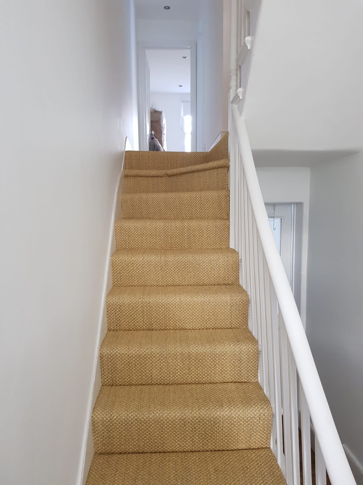 portfolio-light-sisal-carpet-installation-temple-fortune (4)