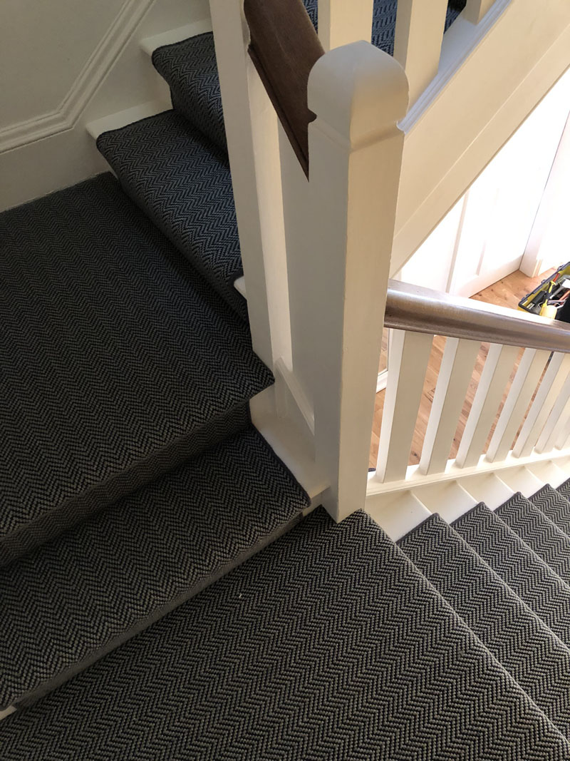portfolio-dark-grey-stair-carpet-whipping-edges-holloway (10)