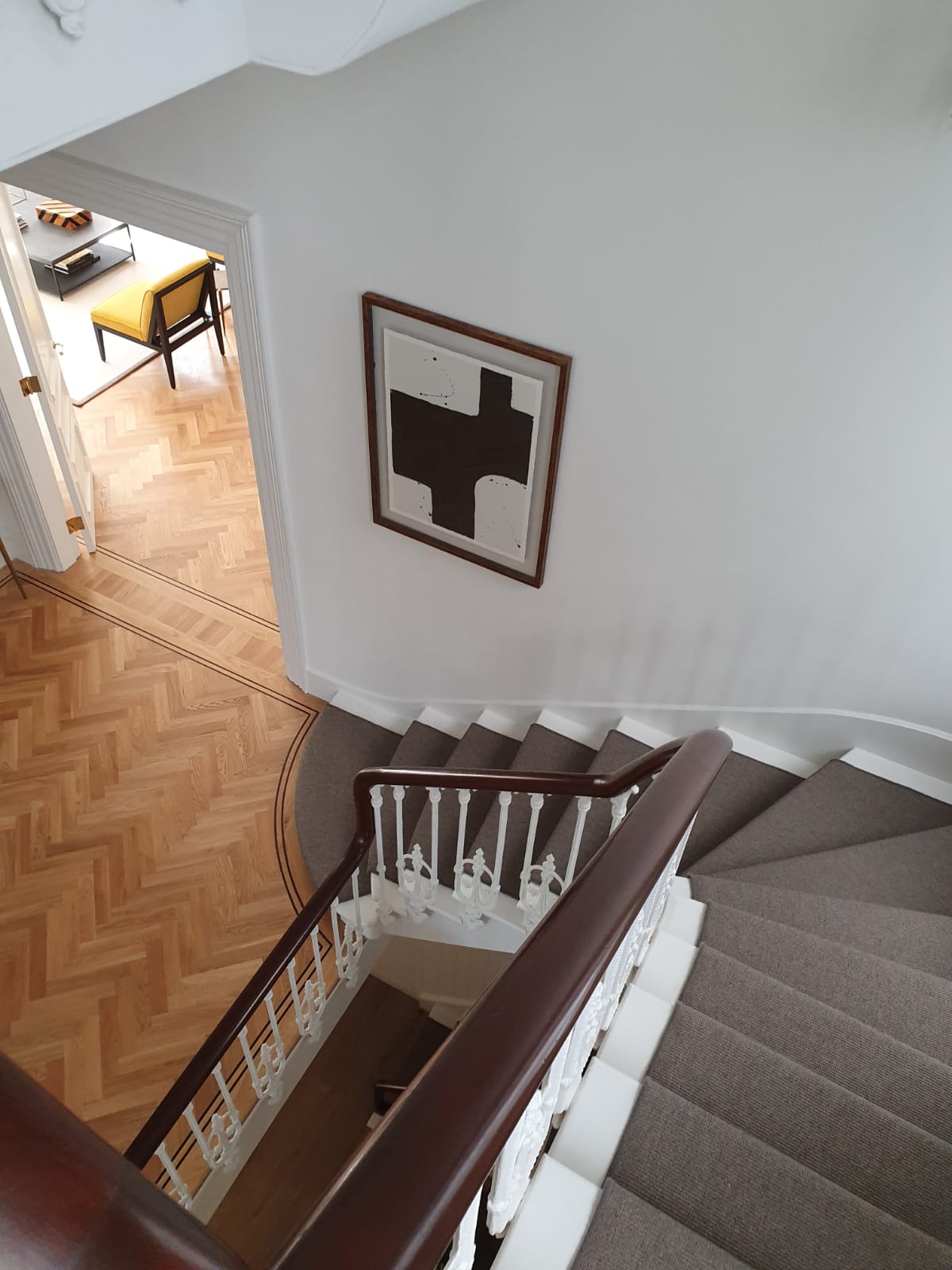 portfolio-black-white-striped-carpet-installation-fulham (2)