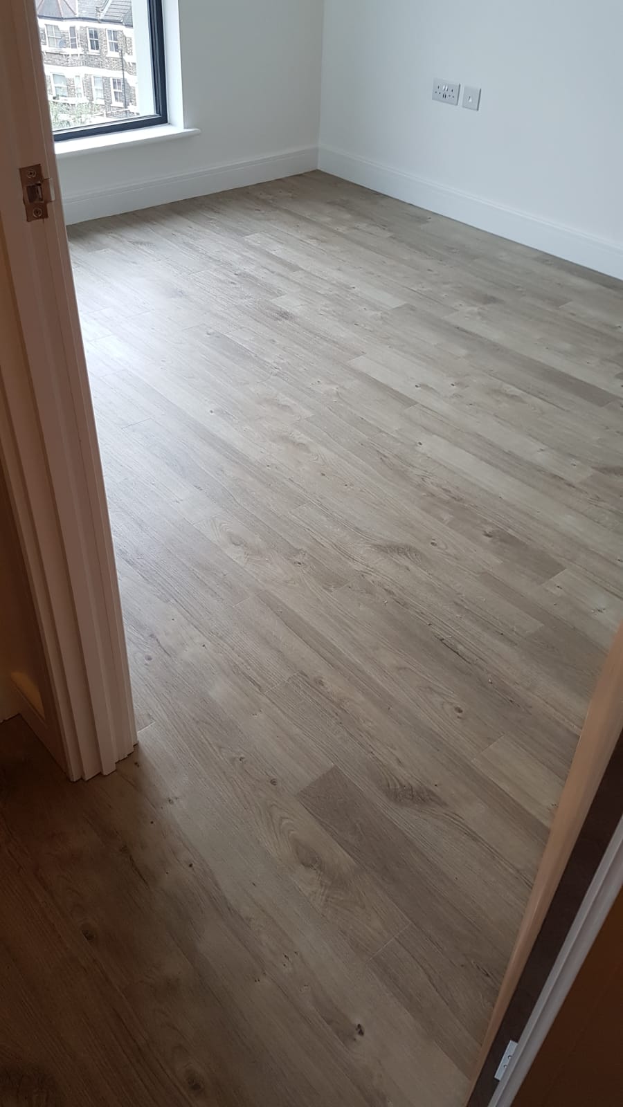 portfolio smooth floors amtico-spacia-sun-bleached-oak-vinyl-flooring-knightsbridge (4)