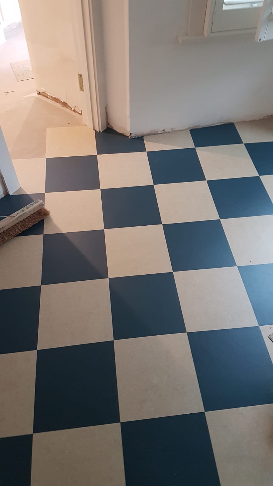 portfolio smooth floors black-white-marmoleum-linoleum-kensington (4)