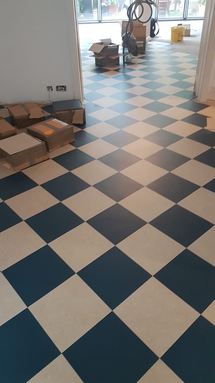 portfolio smooth floors black-white-marmoleum-linoleum-kensington (7)