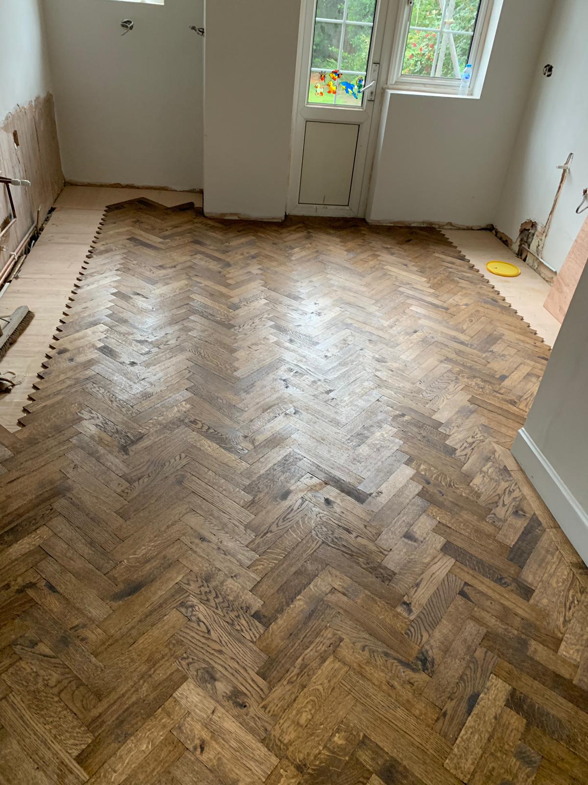 portfolio-rovers-prime-herringbone-wood-blocks-installed-in-wembley (4)