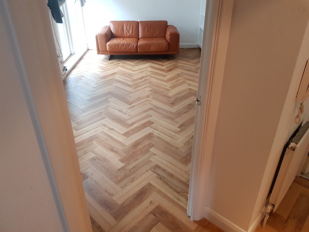 Amtico Signature Classic Oak Luxury Vinyl Tile 1