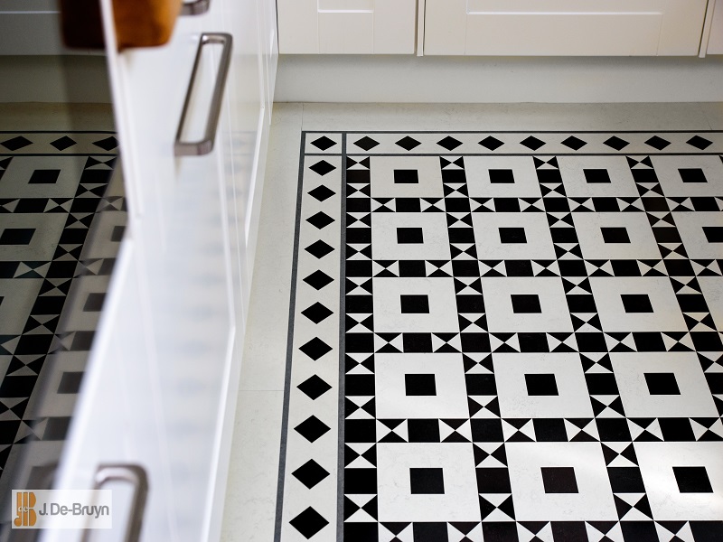 Marmoleum RD112 Paired With RDB210 Borders and Corners, overview