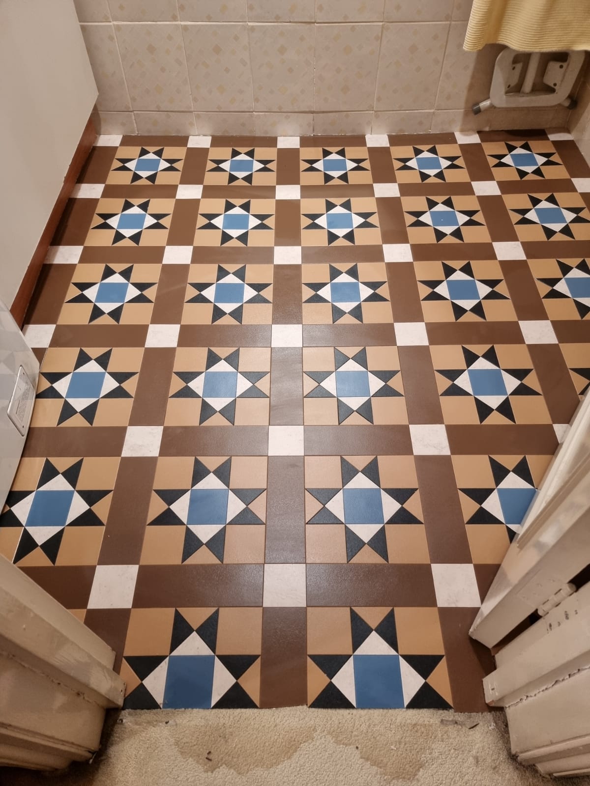 Amtico Decor Corona Sepia Luxury Vinyl Tile in Fulham 2