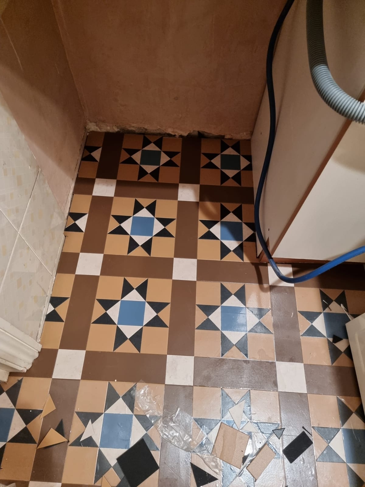 Amtico Decor Corona Sepia Luxury Vinyl Tile in Fulham 3