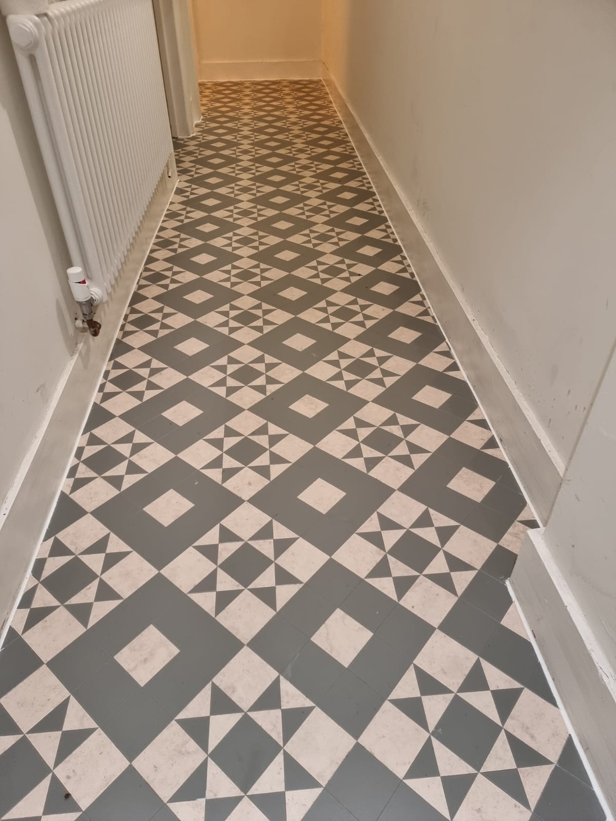 Amtico Decor Geo Ecru DC261 in Knightsbridge 2