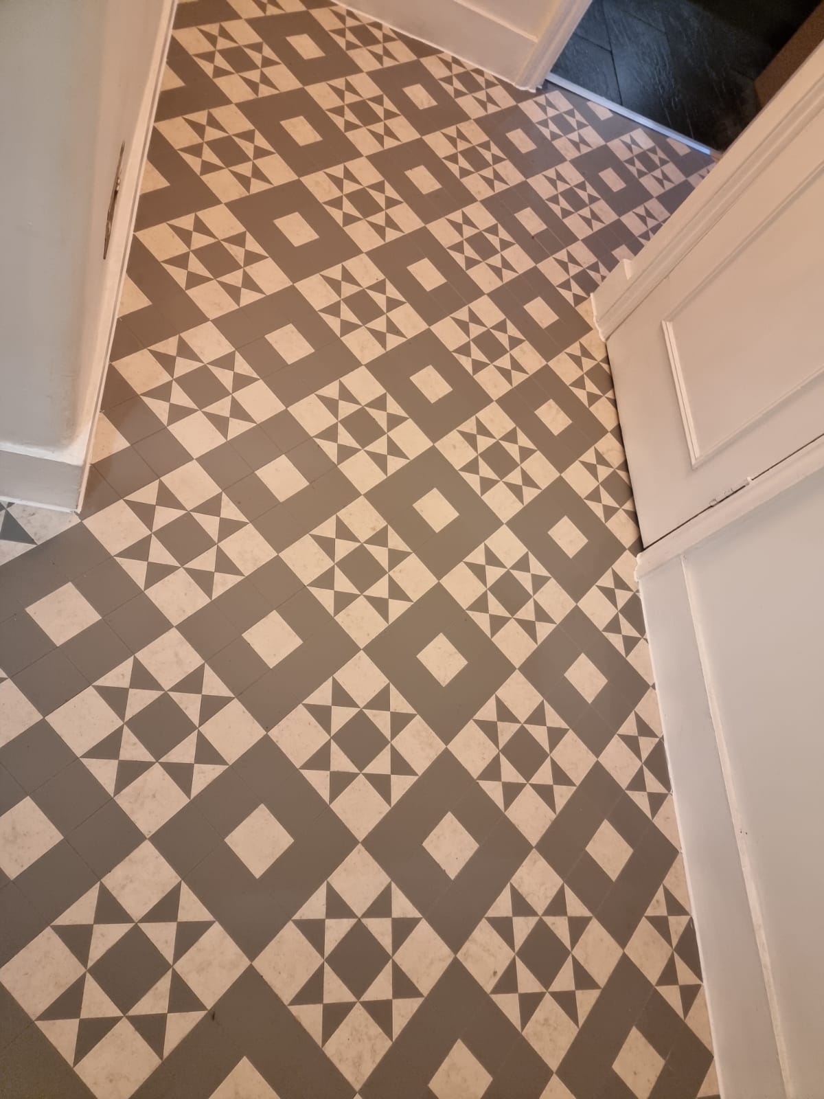 Amtico Decor Geo Ecru DC261 in Knightsbridge 3