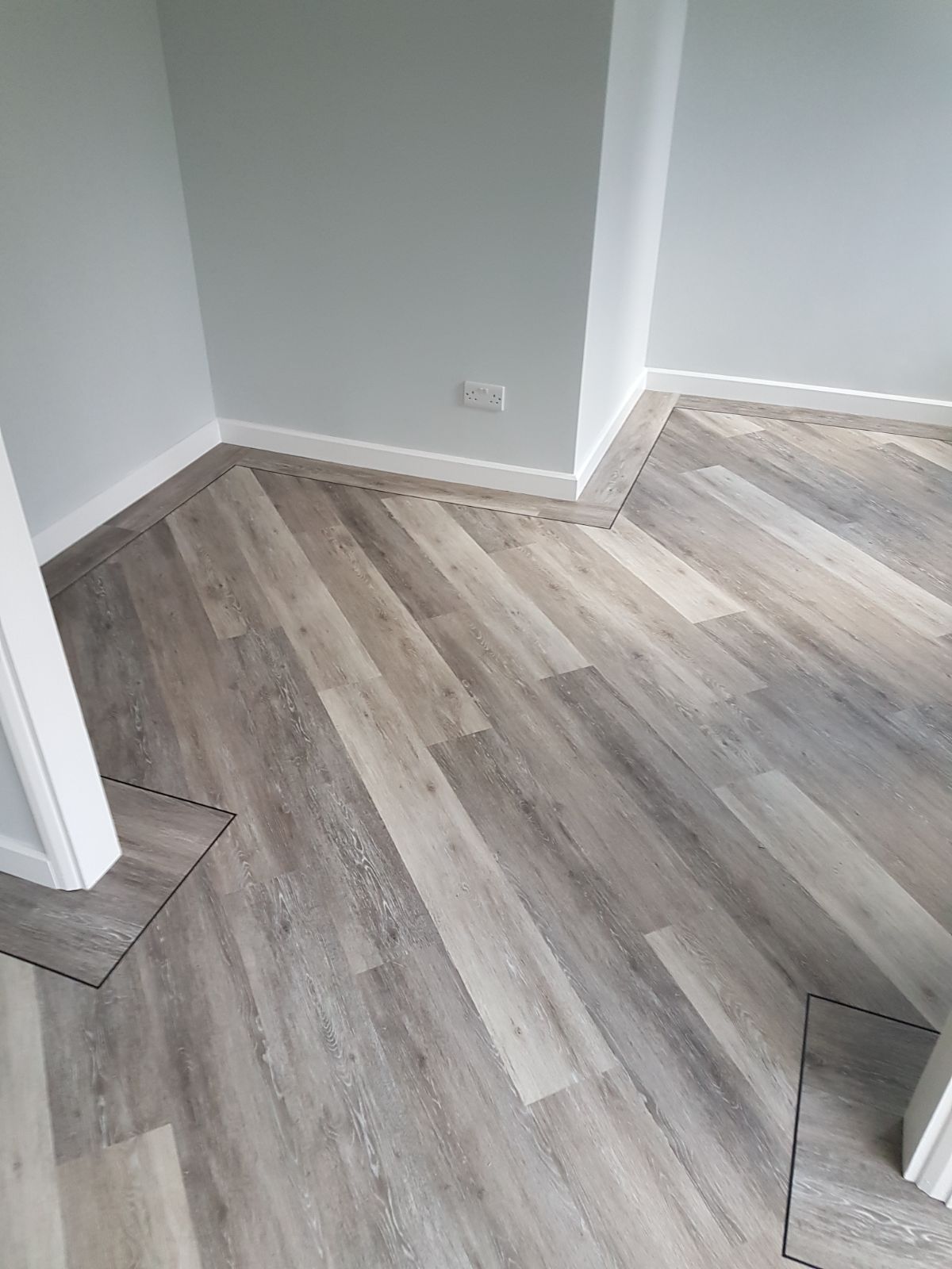 Amtico Spacia Sash Oak Fitting In Fulham-2