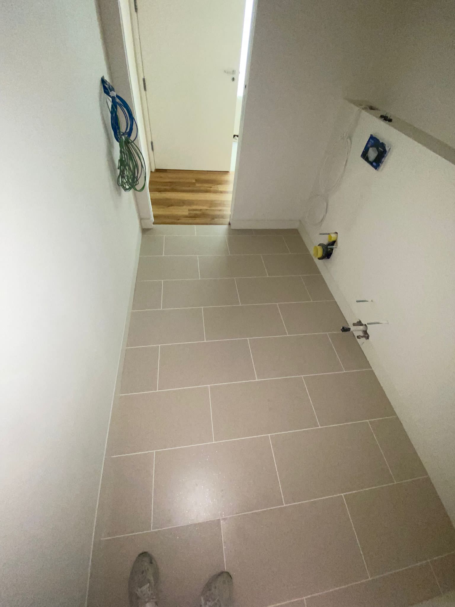 Amtico Signature Mica Mix Eggshell Installation In Borough-0