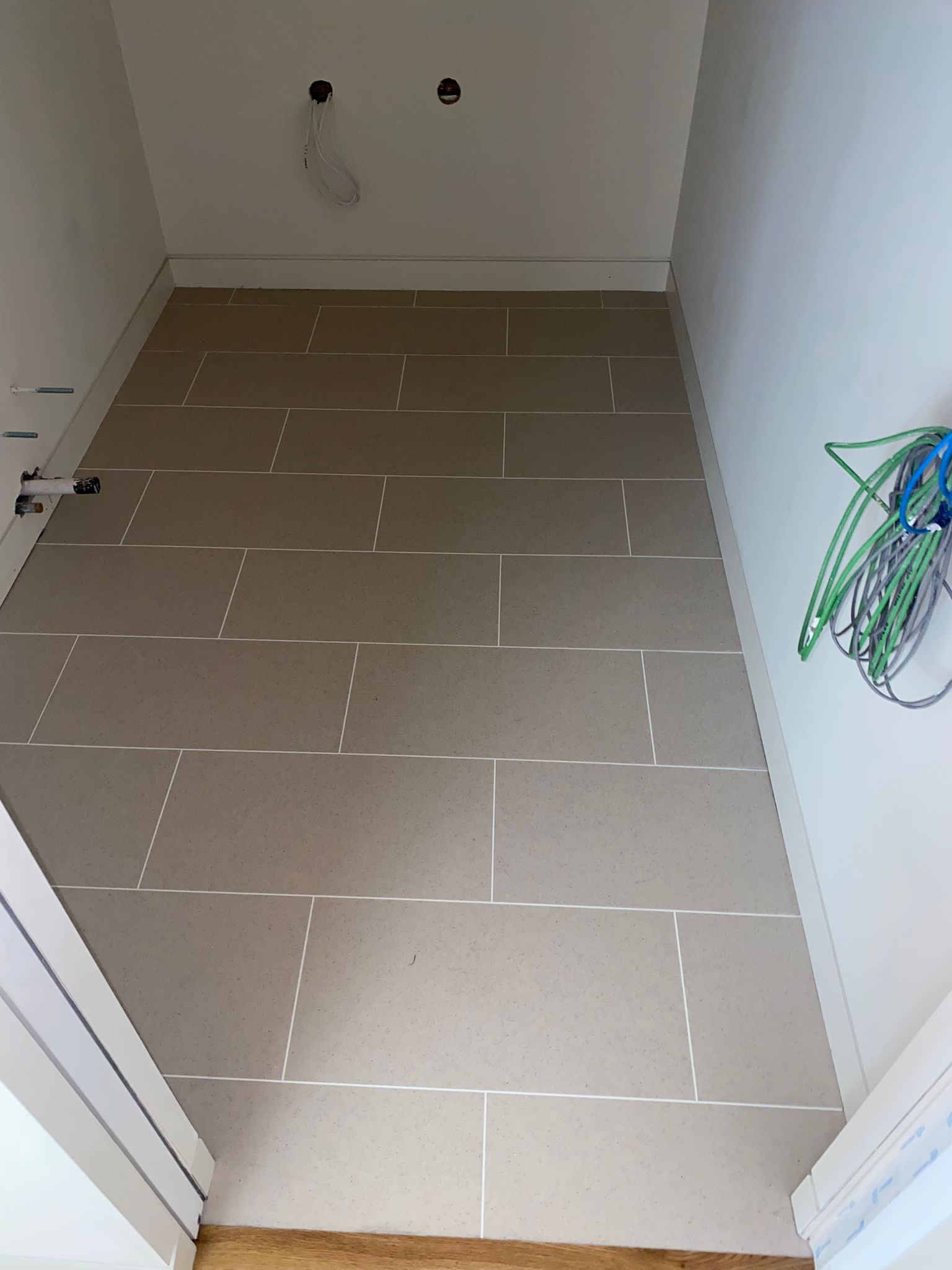 Amtico Signature Mica Mix Eggshell Installation in Borough Carpet - Amtico Flooring - Residential