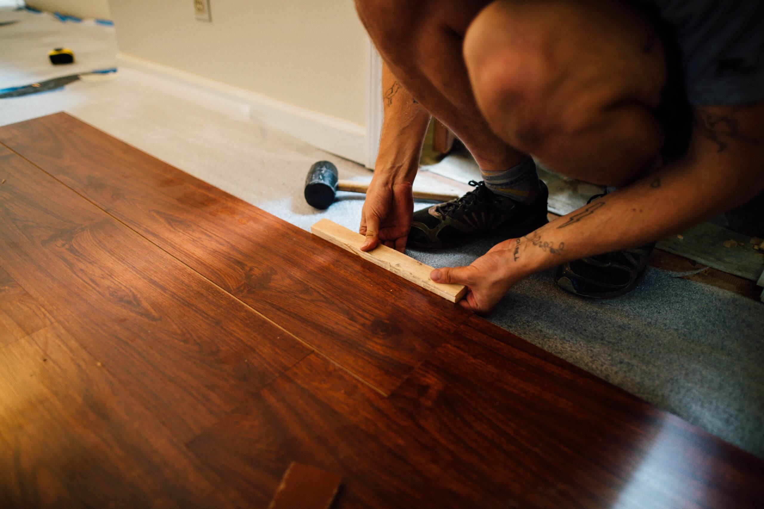 Hardwood Vs Laminate Flooring - Guide - Laminate Flooring Flooring - Wood Flooring