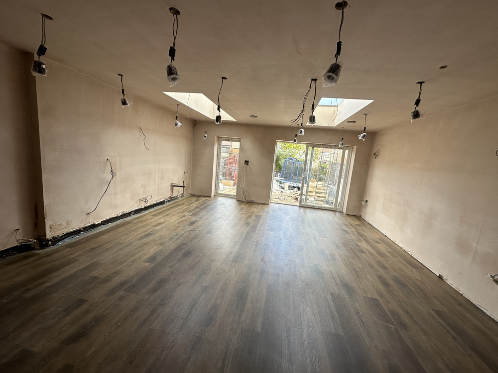 Amtico Spacia Noble Oak Fitting in Canary Wharf Wood Flooring - Amtico Flooring - Residential