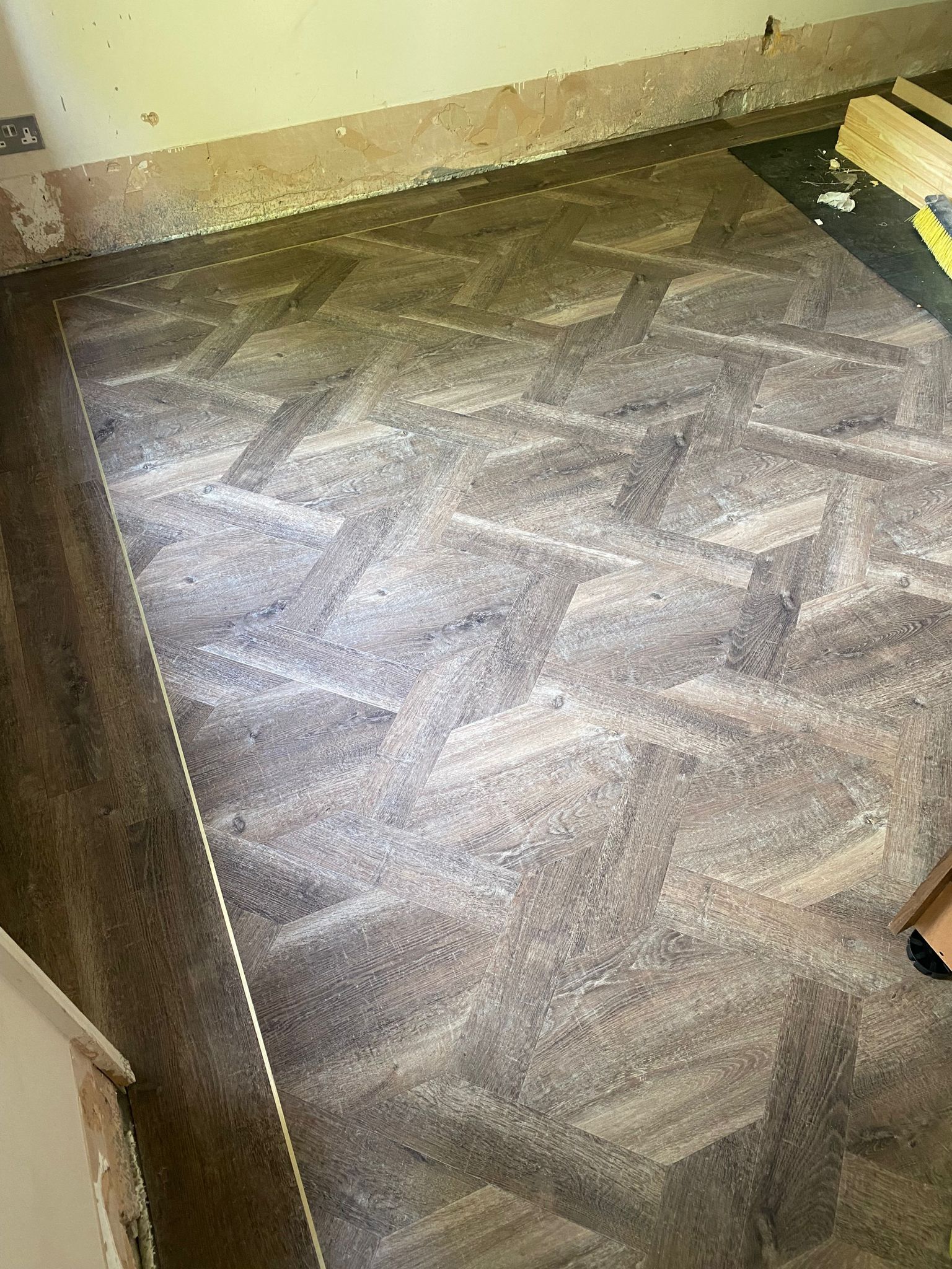 Amtico Signature Reclaimed Oak fitting in Barnes-0