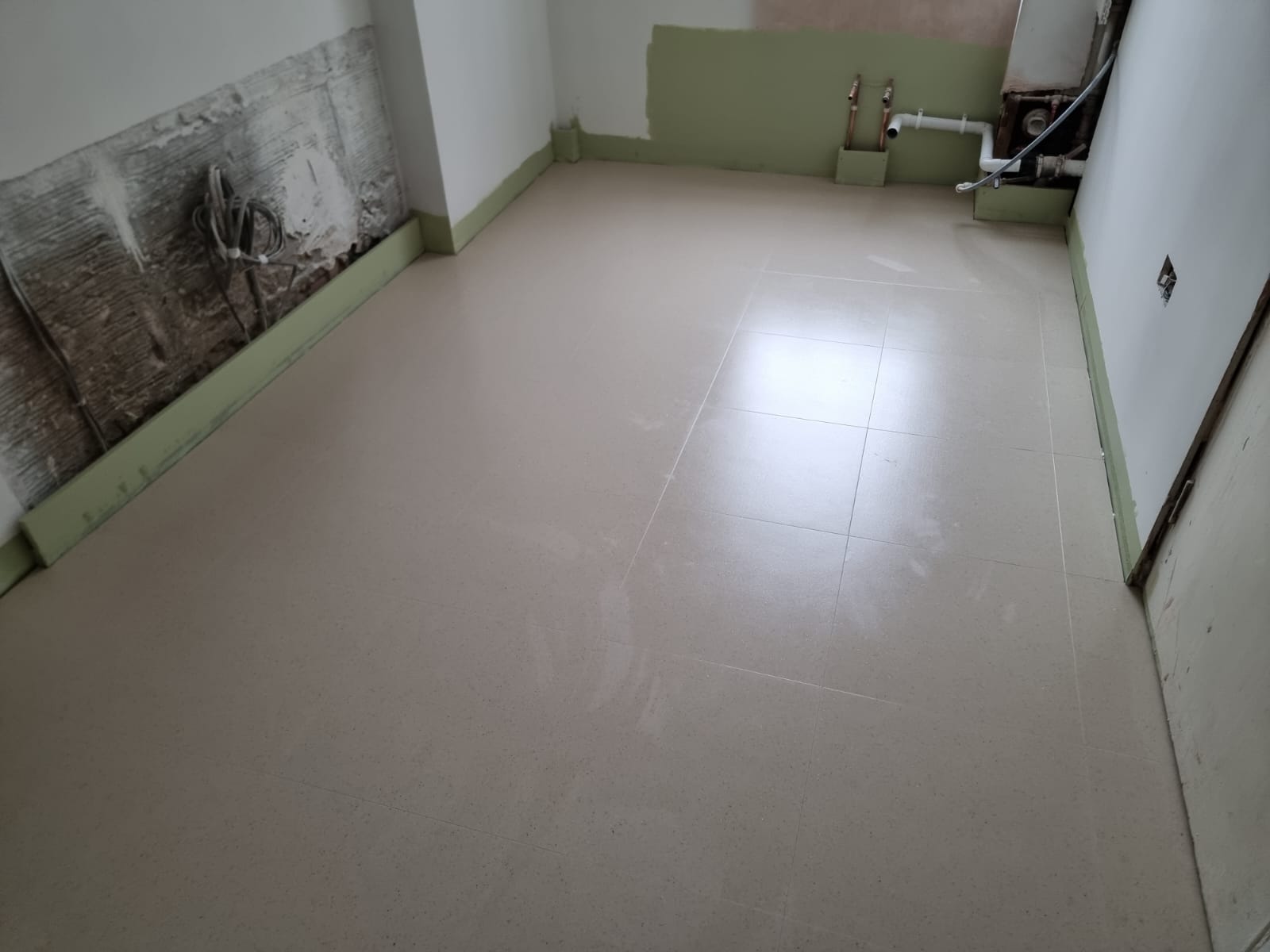 Amtico Signature Mica Mix Eggshell Installation in Docklands Carpet - Amtico Flooring - Residential