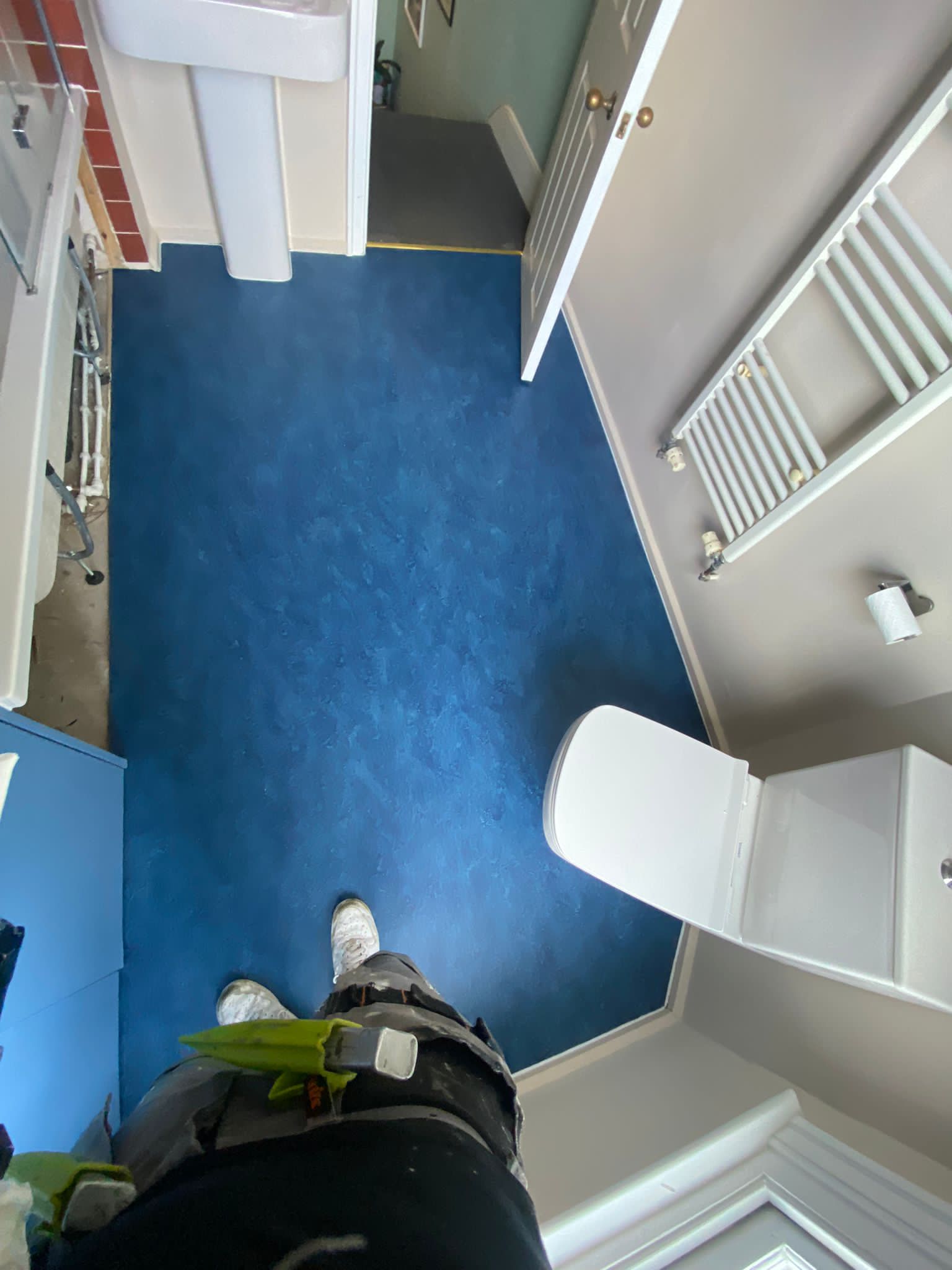 Marmoleum Fresco Blue Heaven installation in Mayfair-1