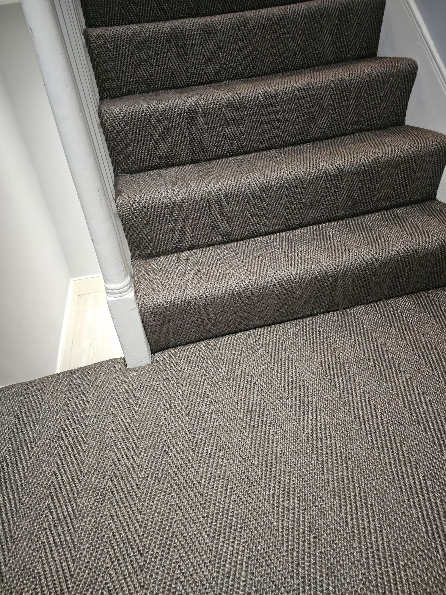 Fibre Carpets Sisal Havannah Titanium installation in Canary Wharf-2
