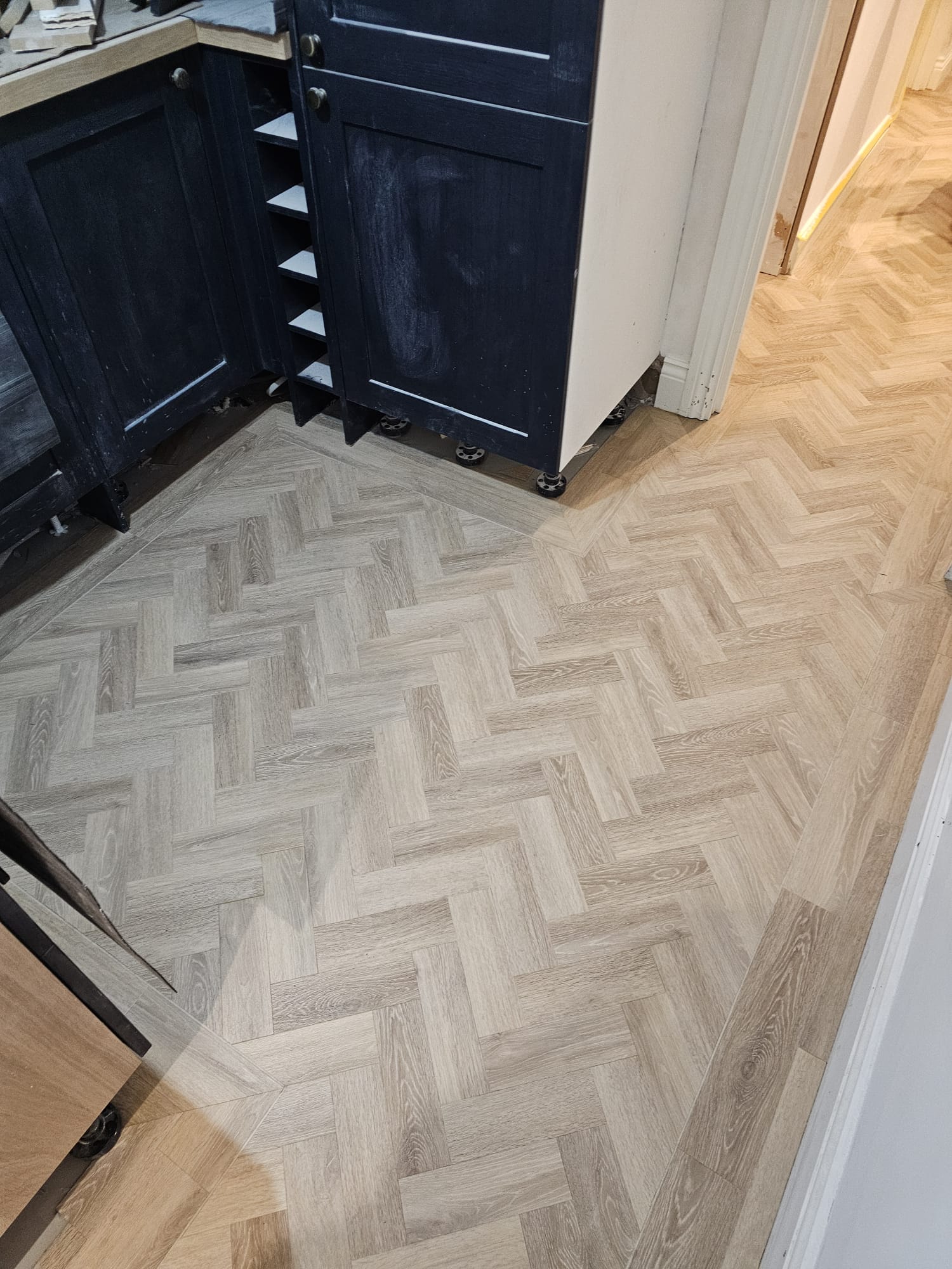 Amtico Spacia Muted Oak installation in Canary Wharf-2