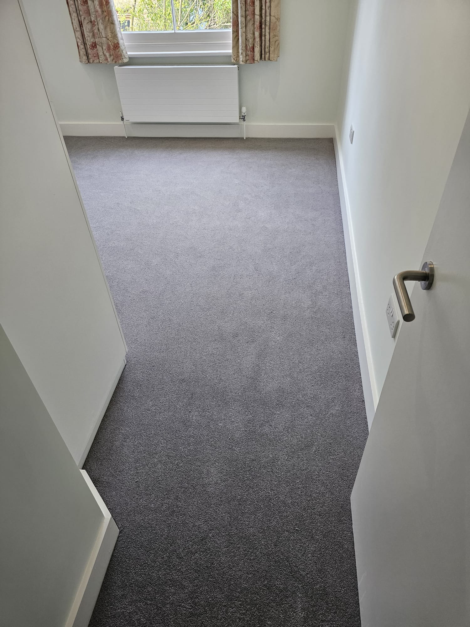 Hugh Mackay Carpets Durham Twist Silver Satin installation in Canary Wharf-2
