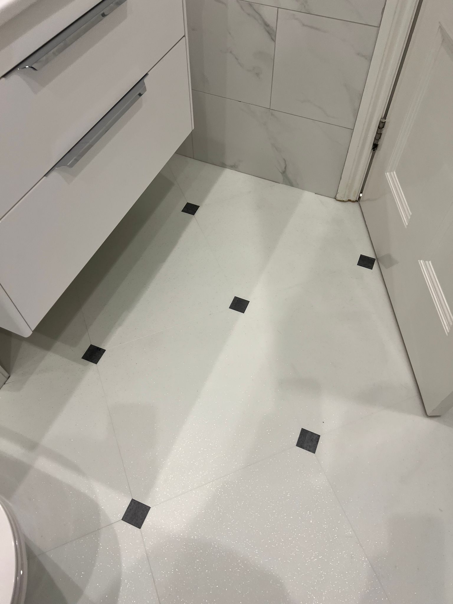 Amtico Signature Keystone Glint Orb & Cumbrian Slate installation in Camden-0