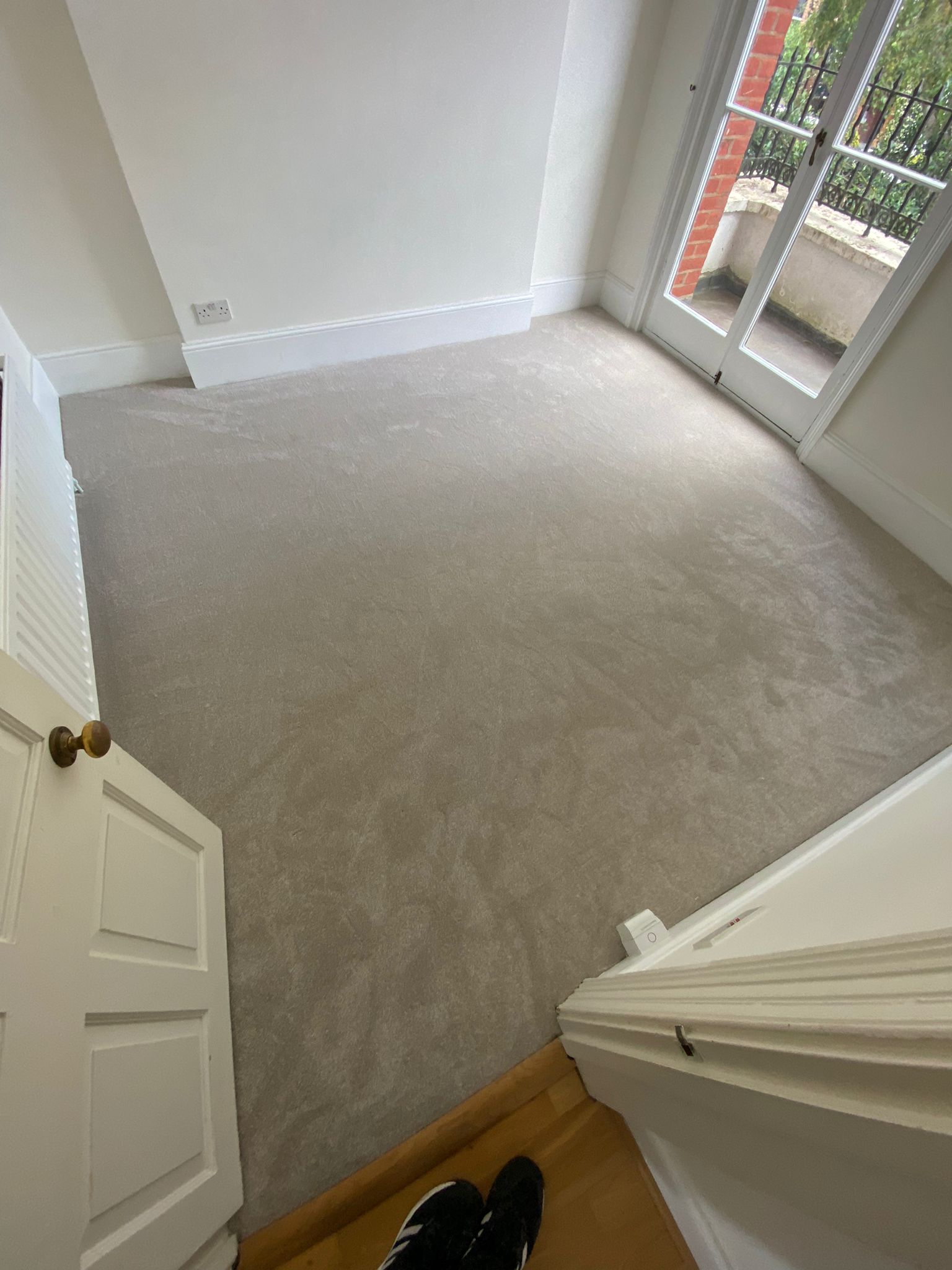 Vanguard Pinnacle Twist Toasted Marshmallow carpet installation