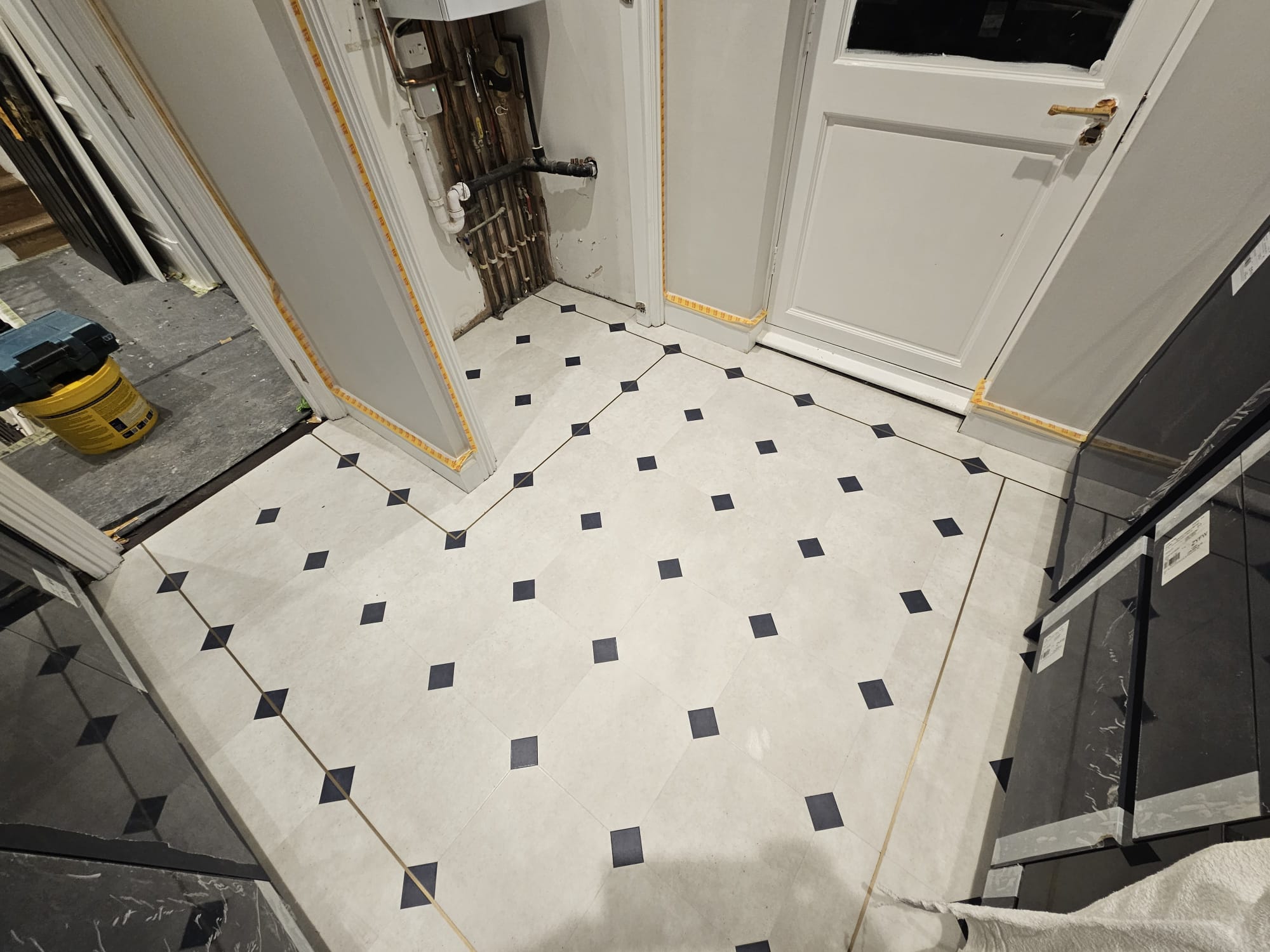 Amtico Signature Bianca Classic & Nero Classic installation