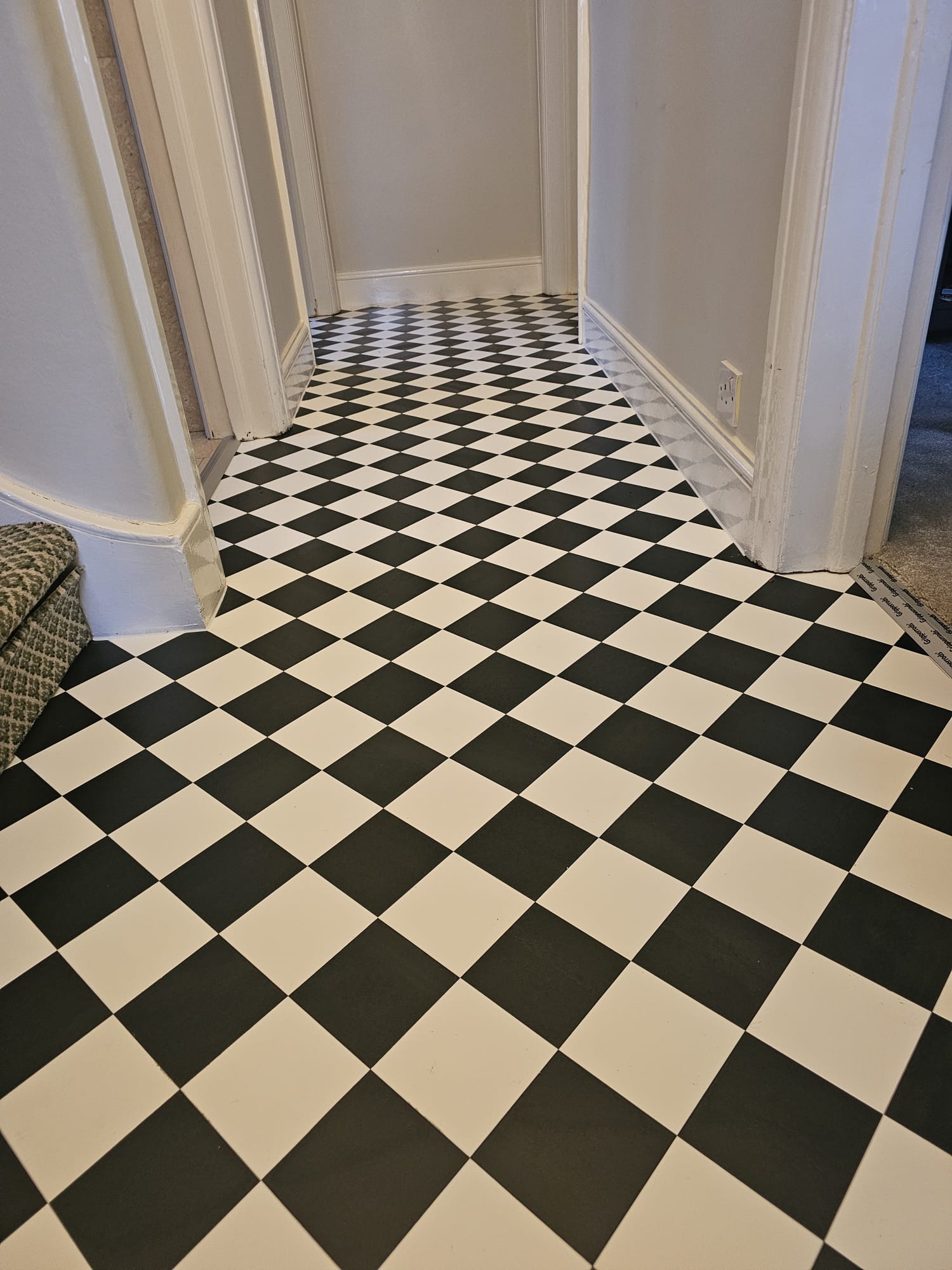 Amtico Decor Chequer Mono DC485 installation in St John_s Wood-1