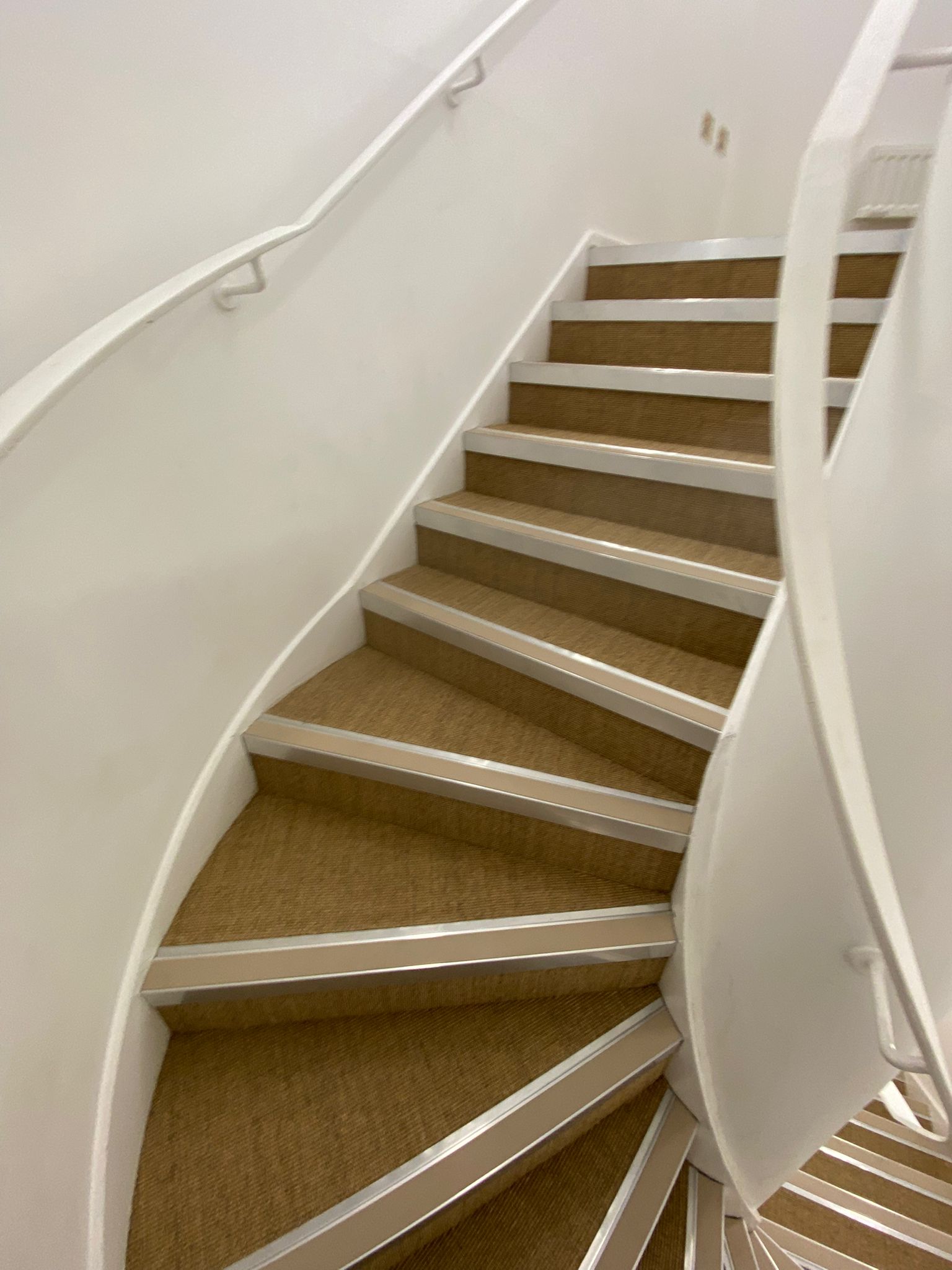 Fibre Carpets Sisal Boucle Anise installation in-1