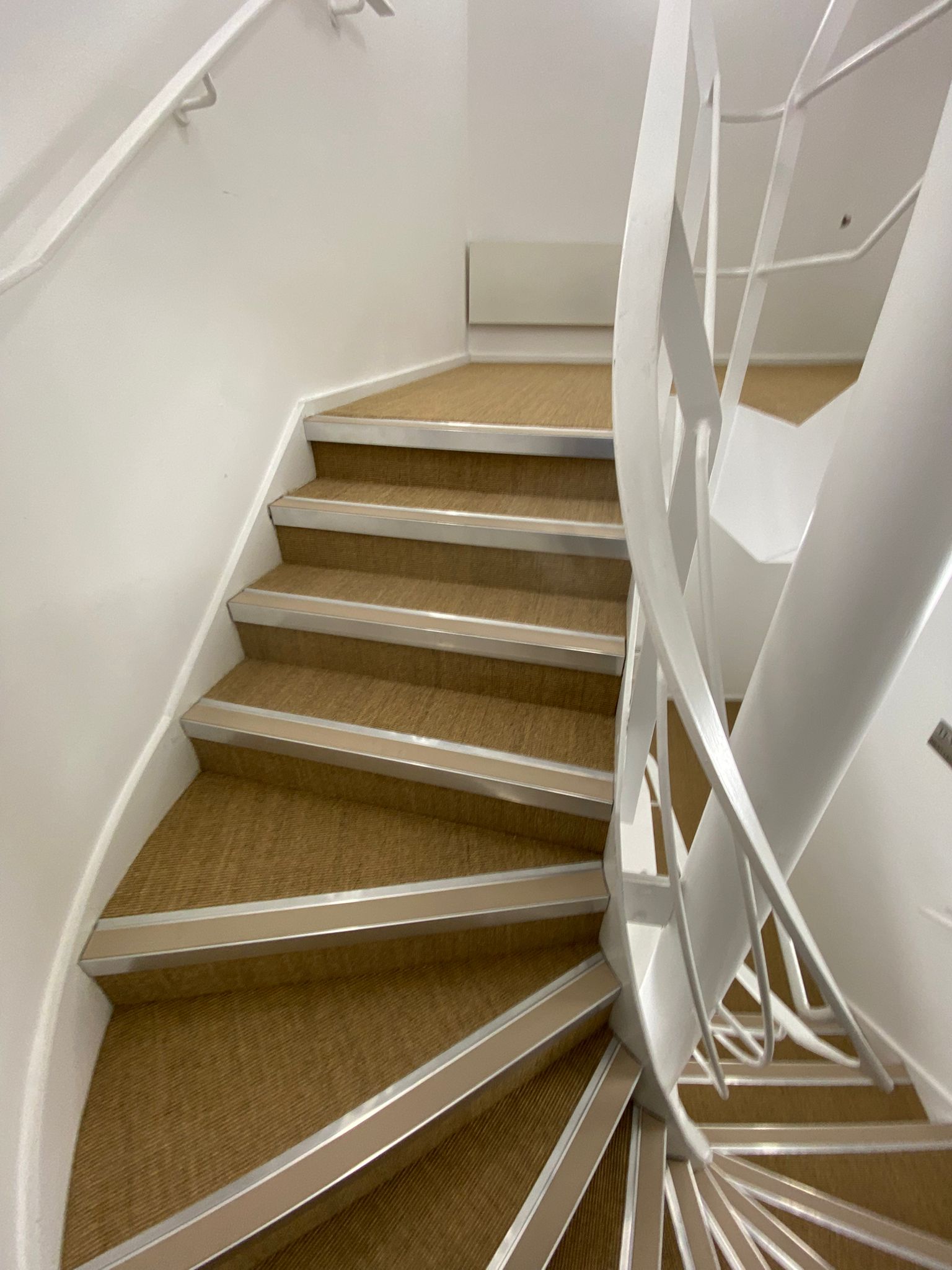 Fibre Carpets Sisal Boucle Anise installation in-4