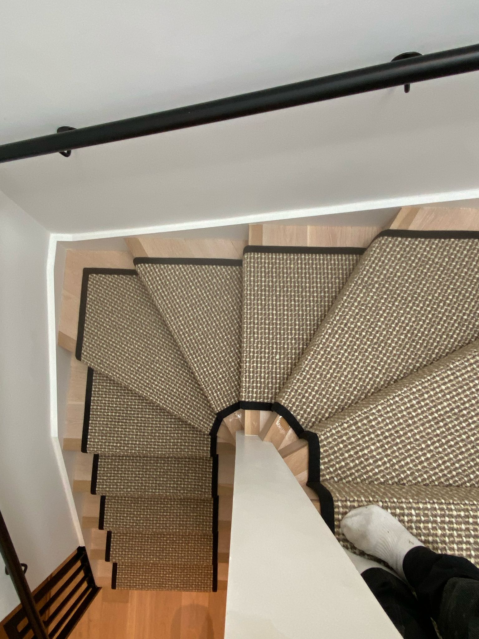 Crucial Trading Sisool Rock Rope SR400 carpet installation in-5