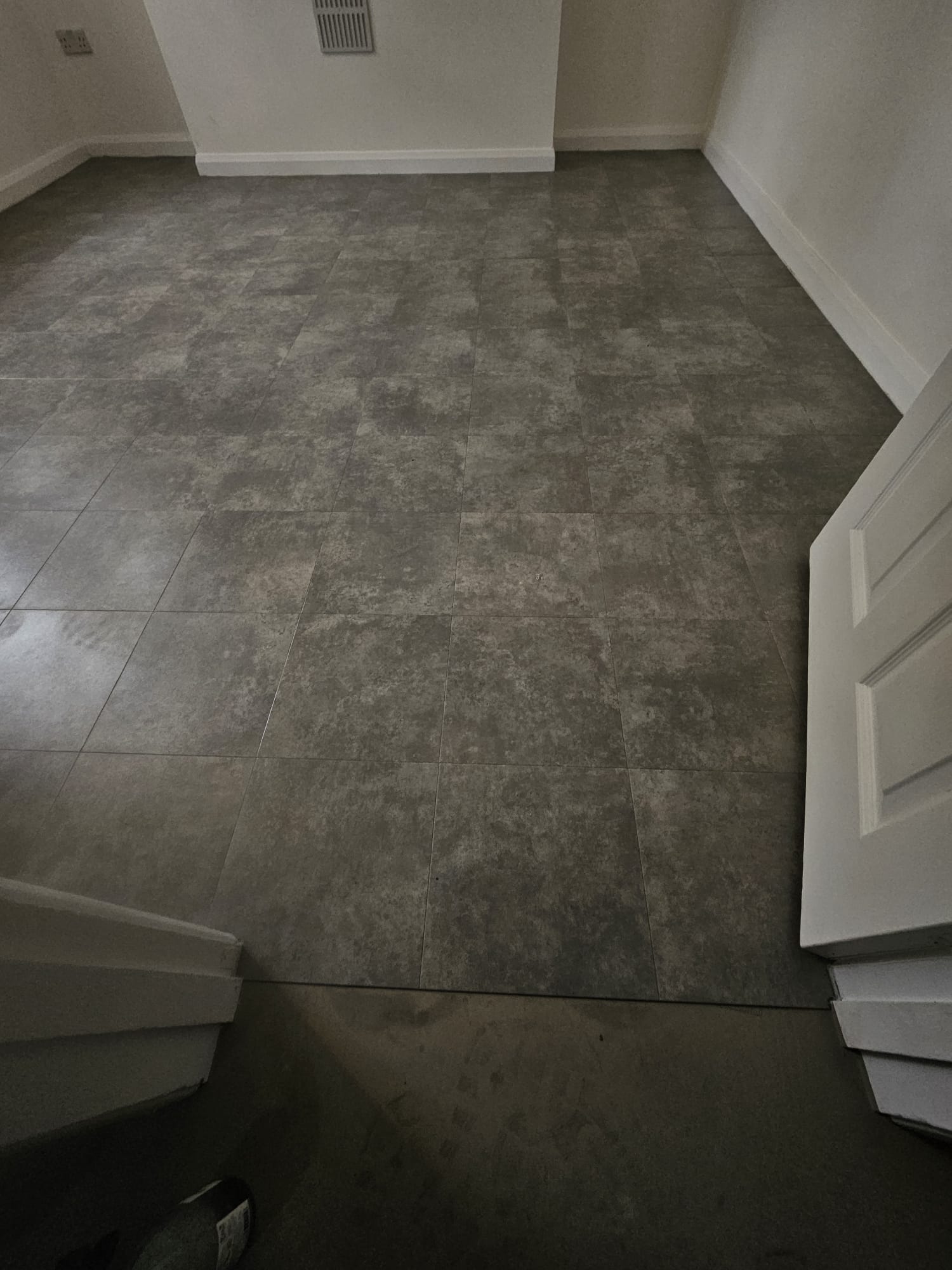 Amtico Spacia Gallery Concrete installation in – 1