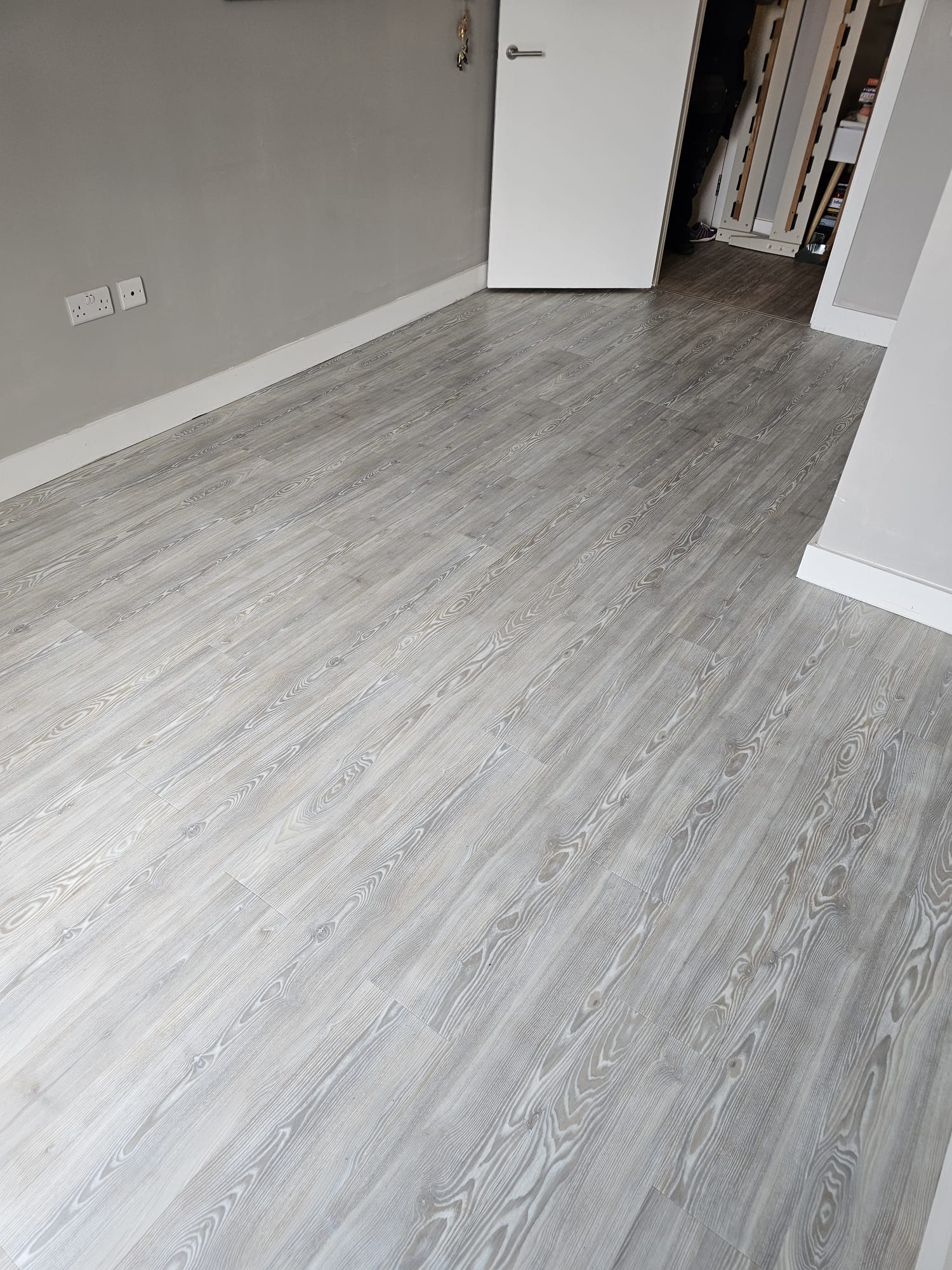 Amtico Spacia White Ash installation in – 3