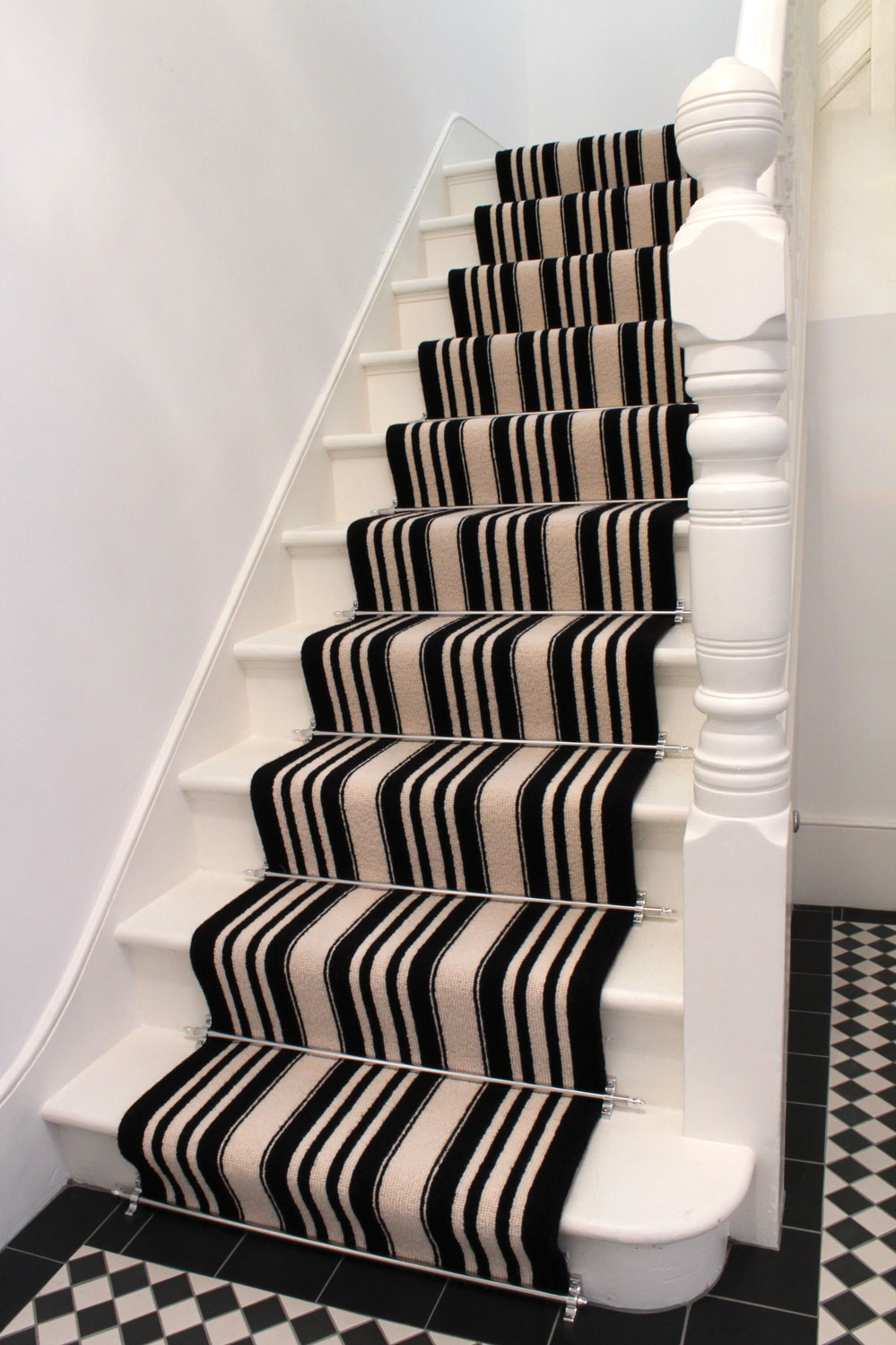 Black-And-White-Striped-Stair-Carpet-1