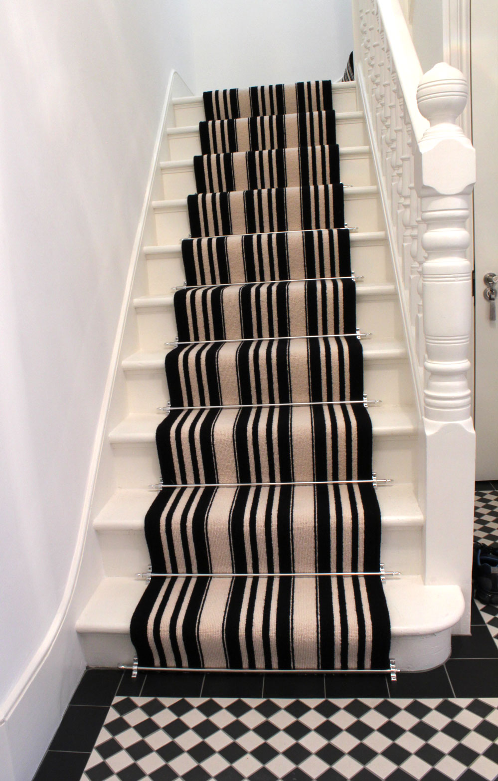 Black-And-White-Striped-Stair-Carpet-3